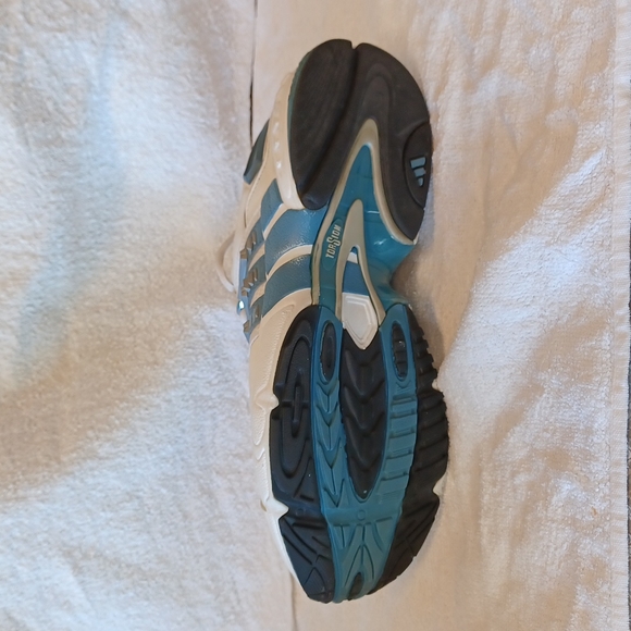 Adidas Classic Cross Training/Running Shoe NEW- Sz. 8.5 - Picture 8 of 14